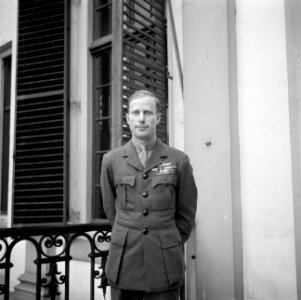 Een officier, mogelijk een adjudant van de koningin, Bestanddeelnr 255-8125
