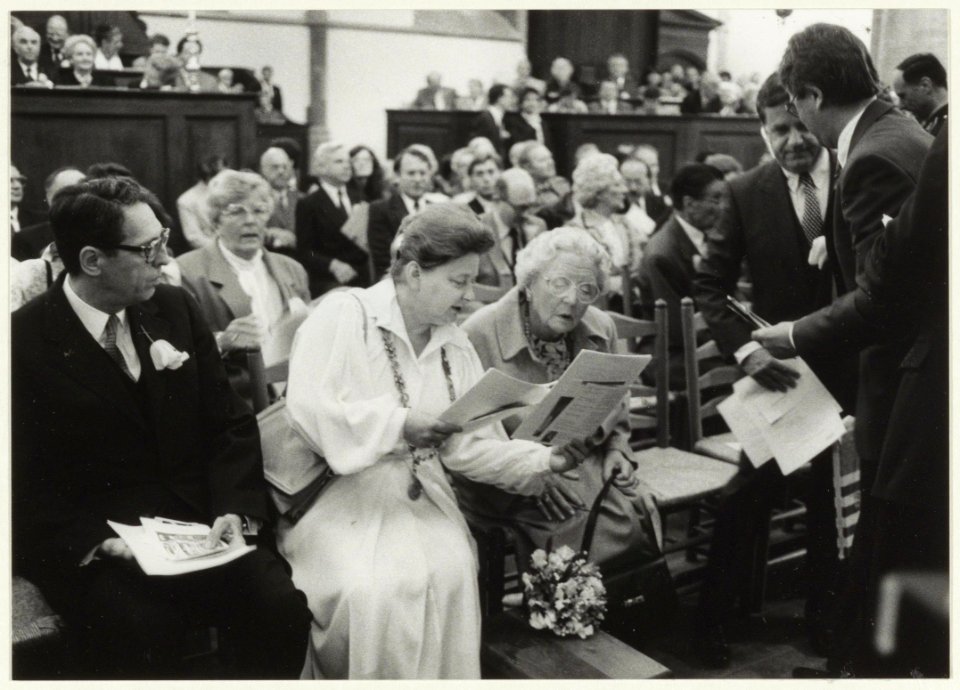 Een concert in de Grote of St. Bavokerk t.g.v. 75 jaar Frans Halsmuseum, in aanwezigheid van Prinses Juliana en burgemeester Schmitz. NL-HlmNHA 54023500