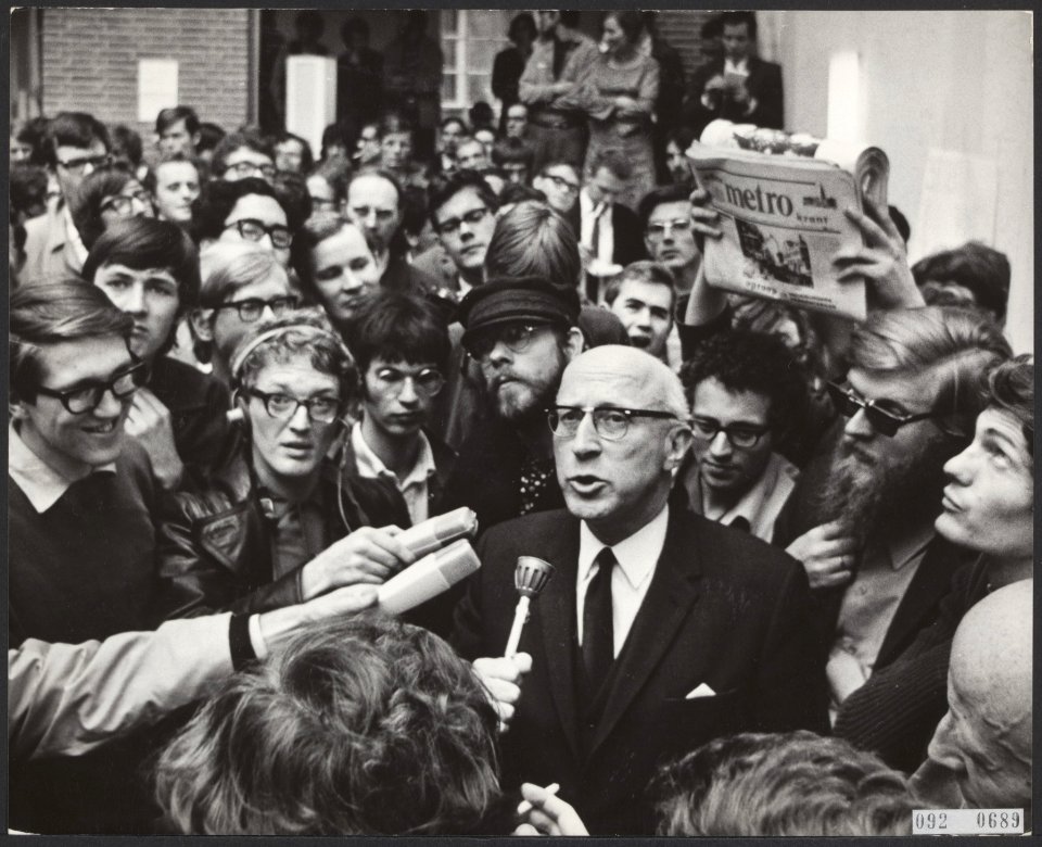 Een delegatie van de in Amsterdam demonstrerende studenten is naar het stadhuis , Bestanddeelnr 092-0689