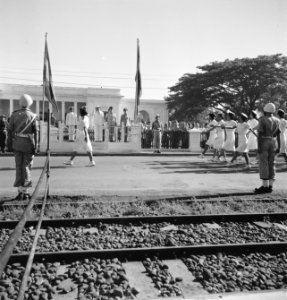 Een detachement Marva passeert het rostrum, Bestanddeelnr 11955