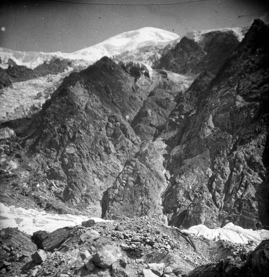 Een hoge berg in de Kaukasus, Bestanddeelnr 18 4