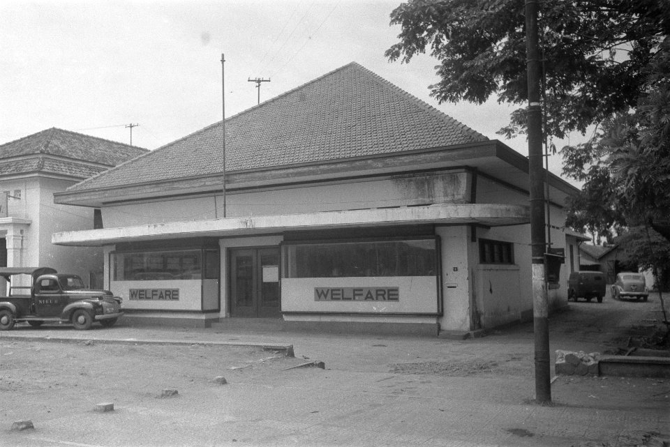 Een gebouw van Dienst Welfare in Batavia, Bestanddeelnr 110-1-2