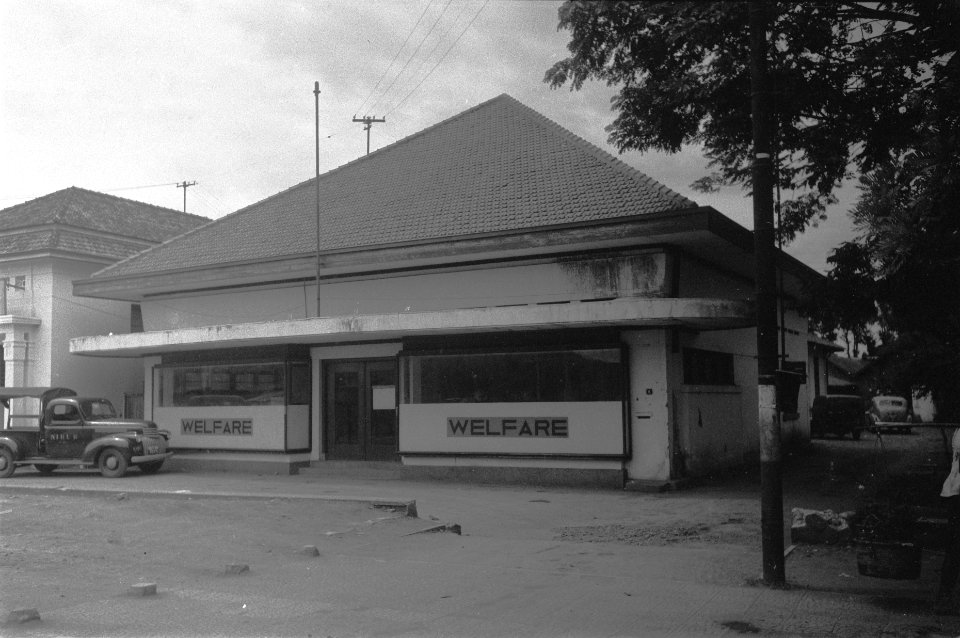 Een gebouw van Dienst Welfare in Batavia, Bestanddeelnr 110-1-3