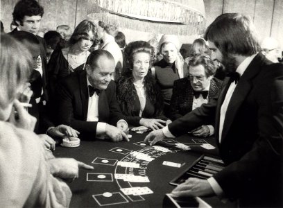 Een gokje in het Casino Zandvoort, Badhuisplein 7. Geschonken in 1986 door United Photos de Boer bv. Identificatienummer 54-005743