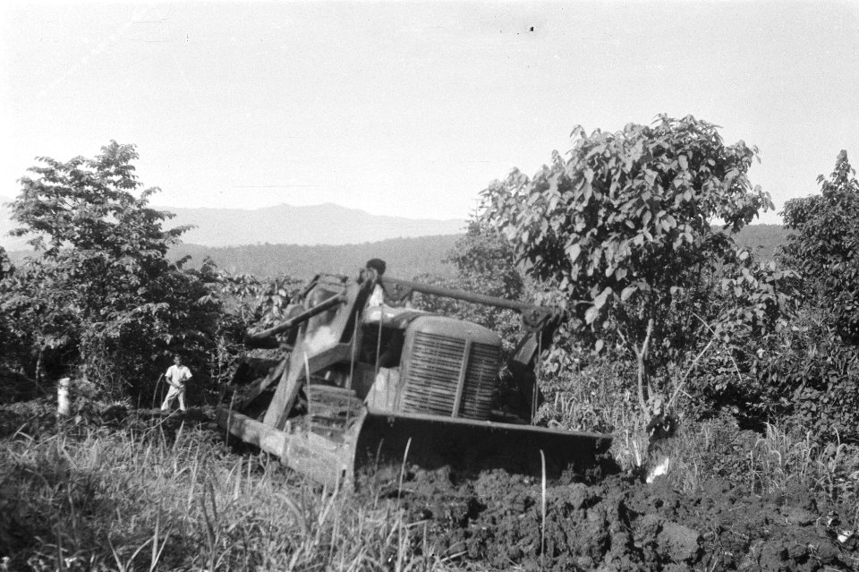 Een bulldozer, Bestanddeelnr 507-6-1