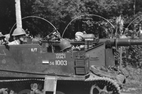 Een Bren-carrier met snelvuurkanon, Bestanddeelnr 276-4-1