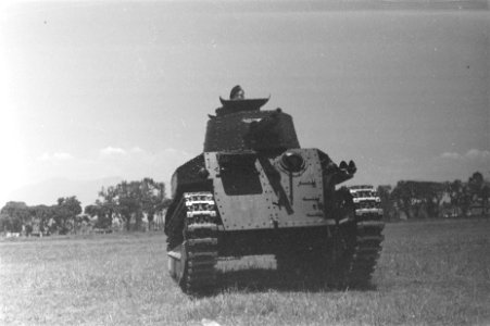 Een buitgemaakte Japanse 95 Ha-Go lichte tank in gebruik bij het Nederlandse le…, Bestanddeelnr 58-6-1