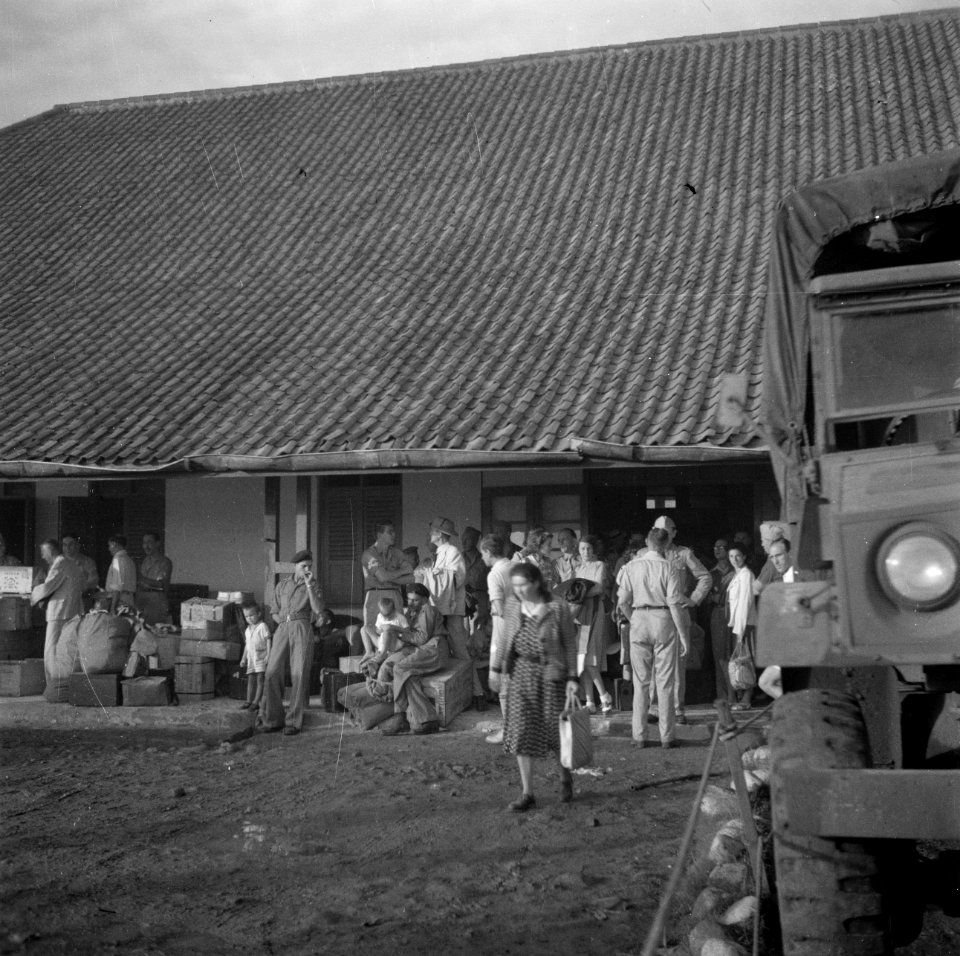 Een interneringskamp, waarschijnlijk in Bandoeng, Bestanddeelnr 255-8242