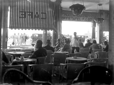 Een café aan de boulevard in Scheveningen, Bestanddeelnr 189-0762