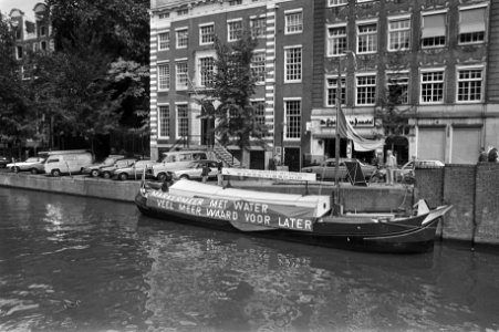 Een informatieschip van de Vereniging tot Behoud van het IJsselmeer tijdens een , Bestanddeelnr 931-6458