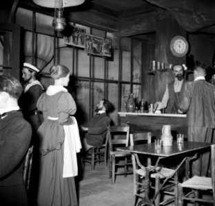 Een historisch tafereel in het museum, Bestanddeelnr 254-0091