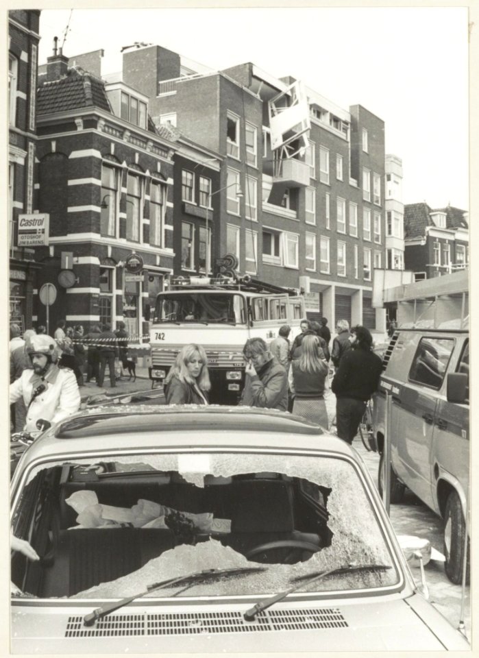 Een hevige gasexplosie veroorzaakt grote schade in een complex met nog onbewoonde appartementen op de hoek SpaarneKorteVeerstraat. NL-HlmNHA 54013123