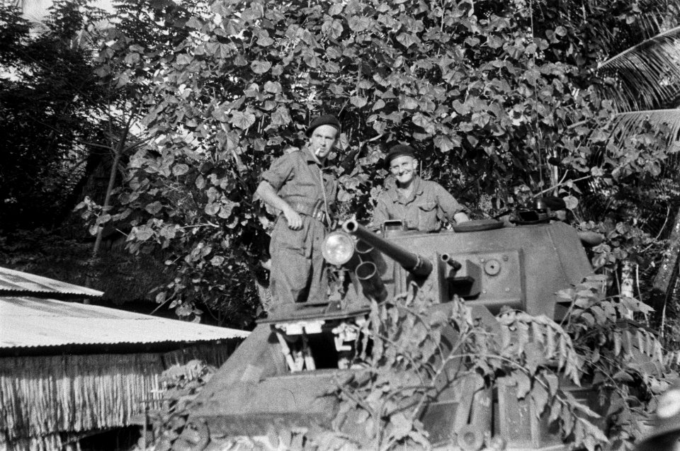 Een Humber pantserwagen van een peloton van het 5e Eskadron Pantserwagens, Bestanddeelnr 1713