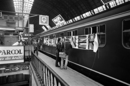 Extra trein De Blikopener met demonstranten tegen Verblifa sluiting naar Kro, Bestanddeelnr 922-5205