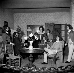 Een historisch tafereel in het museum, Bestanddeelnr 254-0088