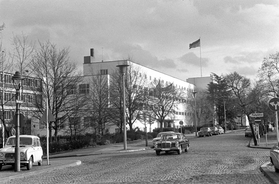 Exterieur van het parlementsgebouw te Bonn, Bestanddeelnr 919-8419