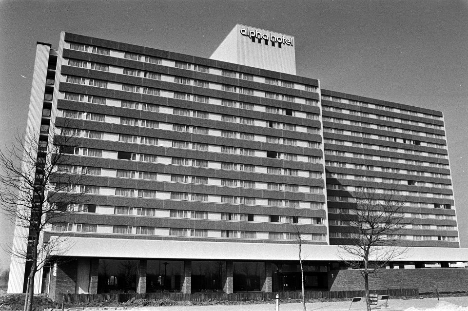 Exterieur van het hotel, Bestanddeelnr 924-4035