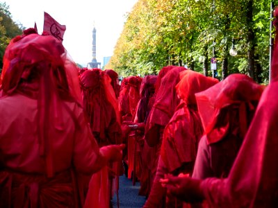 Extinction Rebellion Week Berlin Red Rebel Brigade on the Straße des 17. Juni 2019-10-07 14