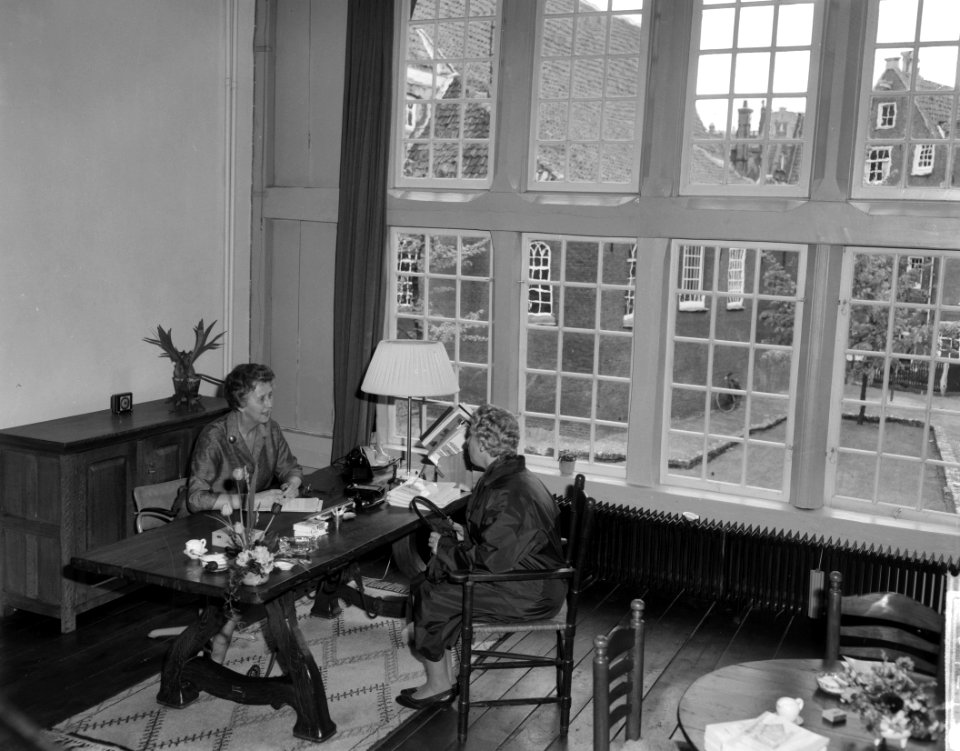 Exterieur van Het Houten Huys waarin de stichting Commissie voor huishoudelijk, Bestanddeelnr 916-4249