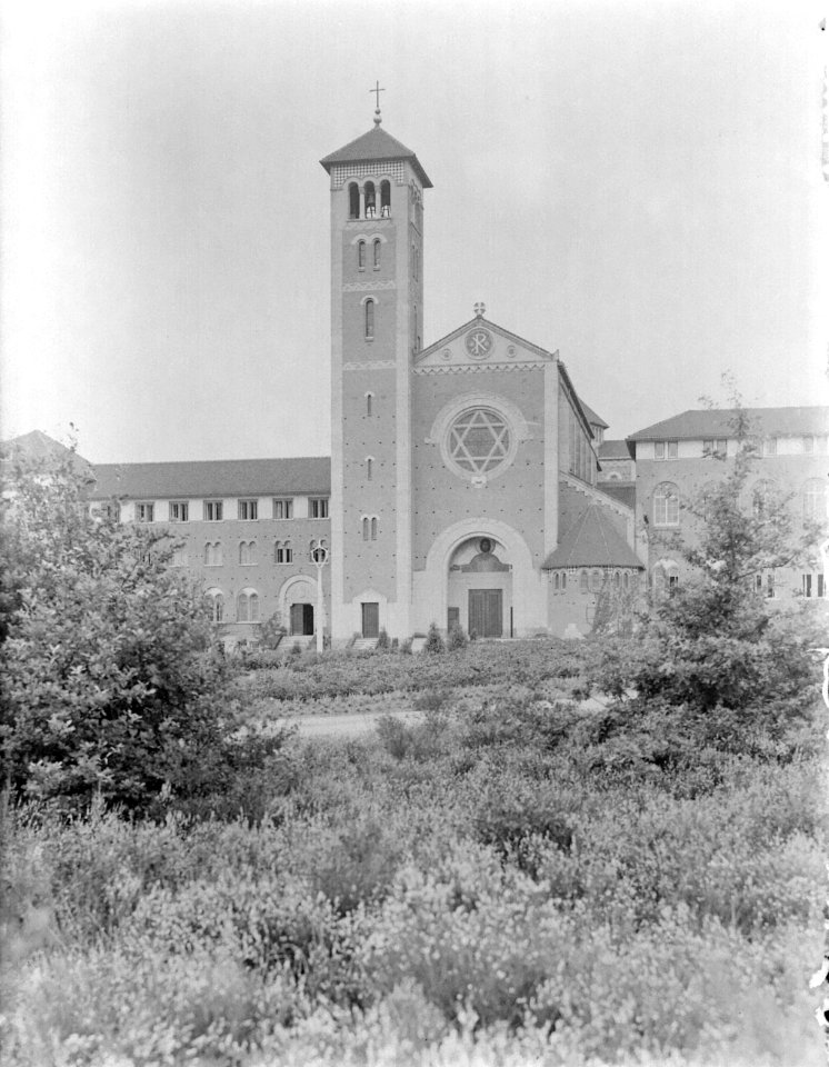 Exterieur van het kloostercomplex kloostergebouwen, kloosterkerk, toren en omri, Bestanddeelnr 252-0865
