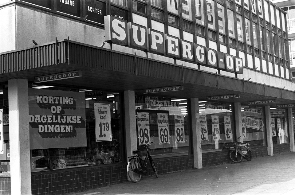 Exterieur supermarkt van CO-OP in winkelcentrum Waterlandplein, Amsterdam-Noord, Bestanddeelnr 926-2972