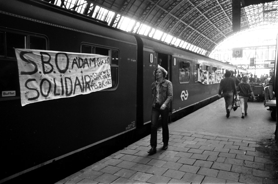 Extra trein De Blikopener met demonstranten tegen Verblifa sluiting naar Kro, Bestanddeelnr 922-5209