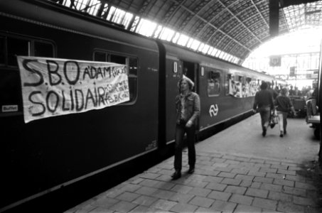 Extra trein De Blikopener met demonstranten tegen Verblifa sluiting naar Kro, Bestanddeelnr 922-5209