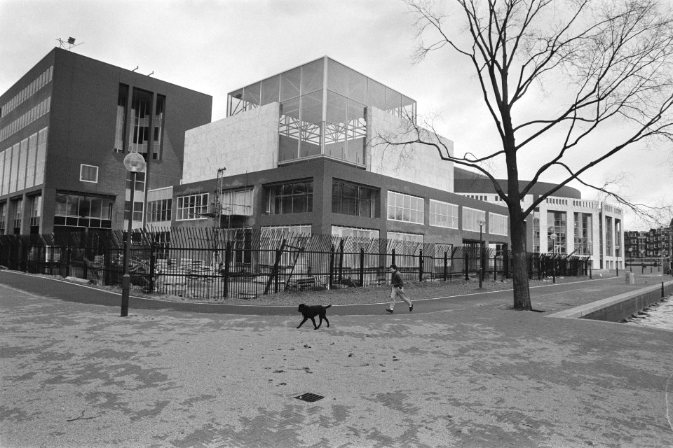 Exterieur stadhuis, muziektheater in aanbouw, Bestanddeelnr 933-8533