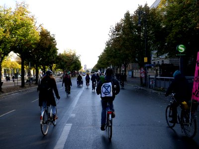 Extinction Rebellion small Critical Mass 2019-10-09 01