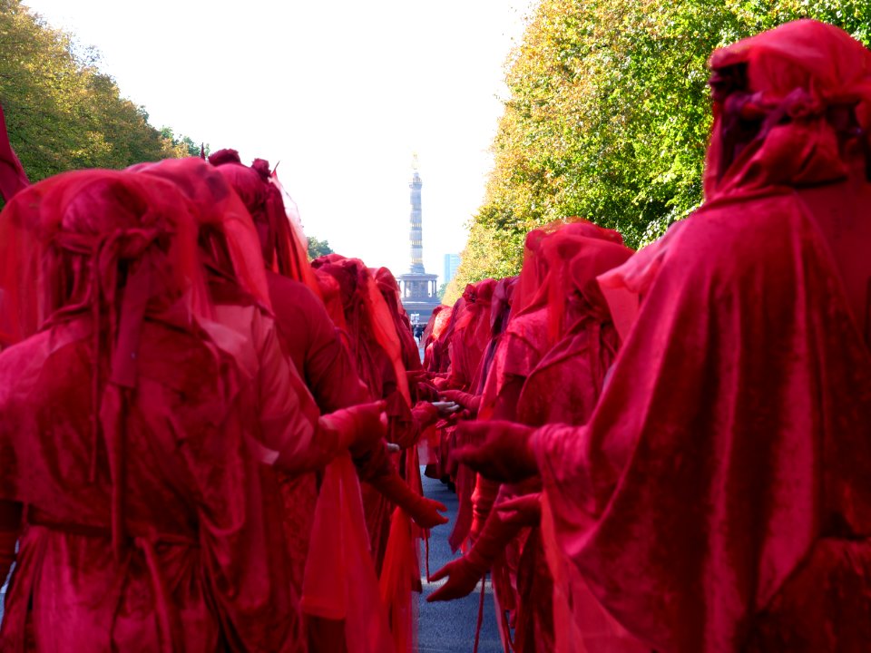 Extinction Rebellion Week Berlin Red Rebel Brigade on the Straße des 17. Juni 2019-10-07 10