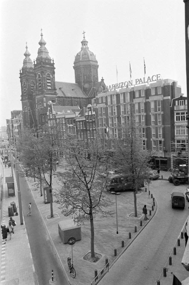 Exterieur nieuw hotel Barbizon Palace aan kop Zeedijk Amsterdam, Bestanddeelnr 934-2454