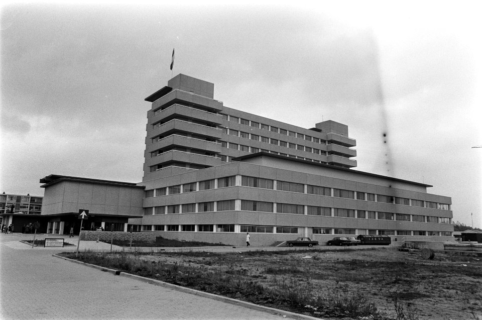Exterieur van het ziekenhuis, Bestanddeelnr 926-7925