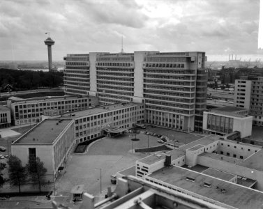 Exterieur van het ziekenhuis Dijkzigt te Rotterdam, Bestanddeelnr 912-9333