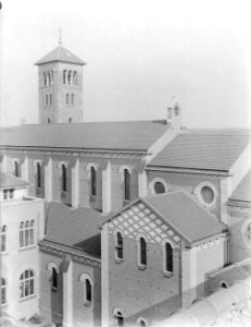 Exterieur van het kloostercomplex kloostergebouwen, kerk, daken en klokkentoren, Bestanddeelnr 252-0861