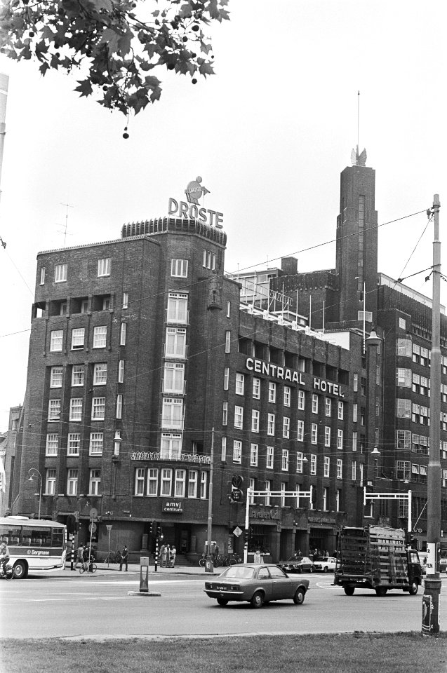 Exterieur AMVJ gebouw op Leidse Bosje Amsterdam, opdracht Volkskrant, Bestanddeelnr 929-2079