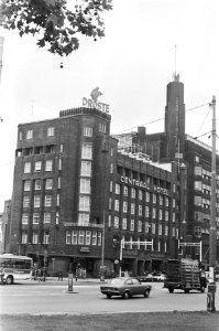 Exterieur AMVJ gebouw op Leidse Bosje Amsterdam, opdracht Volkskrant, Bestanddeelnr 929-2079