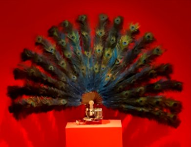 Expo Louis de Funès à Paris - 45 - Plumes de paon de L'Avare