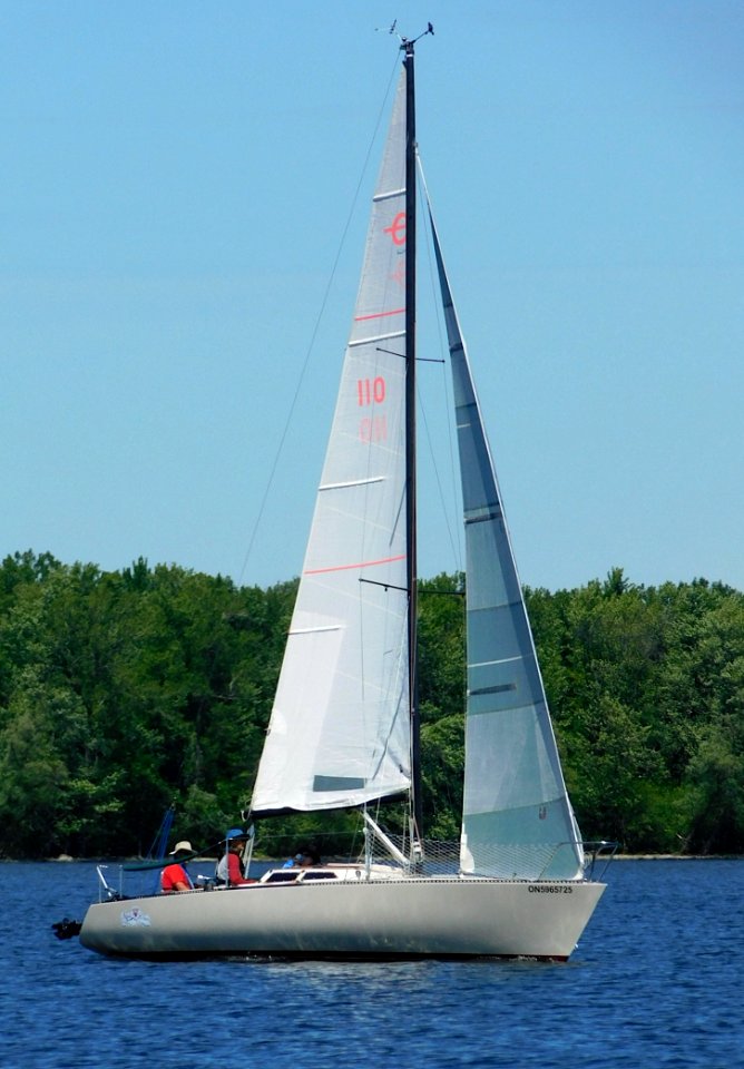 Express 27 sailboat Aqua-Pensee 1348