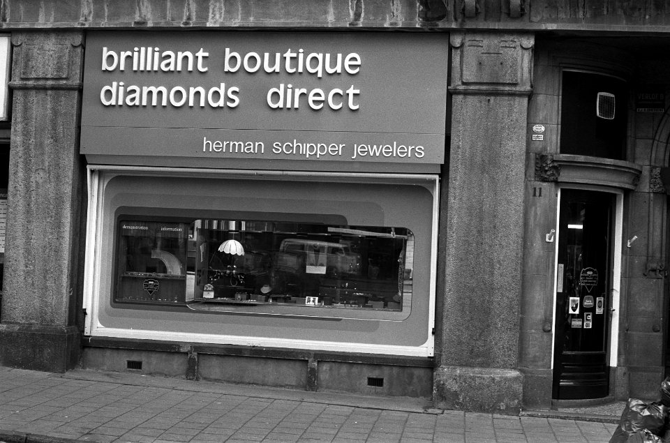 Exterieur Brilliant Boutique op Rokin te Amsterdam, Bestanddeelnr 926-4756