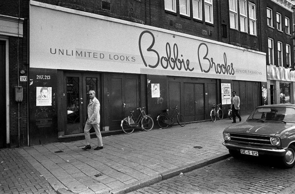 Exterieur Bobbie Brooks , opdracht WIK, Bestanddeelnr 926-6119