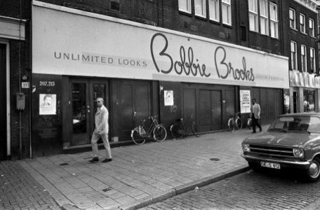 Exterieur Bobbie Brooks , opdracht WIK, Bestanddeelnr 926-6119