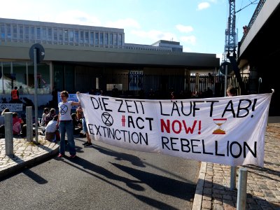 Extinction Rebellion blockade Alt-Moabit 2019-10-12 08