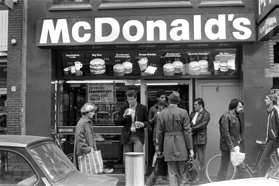 Exterieur Mc Donalds , opdracht Volkskrant, Bestanddeelnr 929-4001