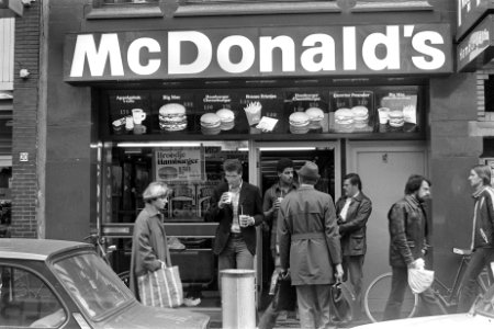 Exterieur Mc Donalds , opdracht Volkskrant, Bestanddeelnr 929-4001