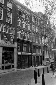 Exterieur panden aan OZ Voorburgwal , opdracht Clifton, Bestanddeelnr 927-3782