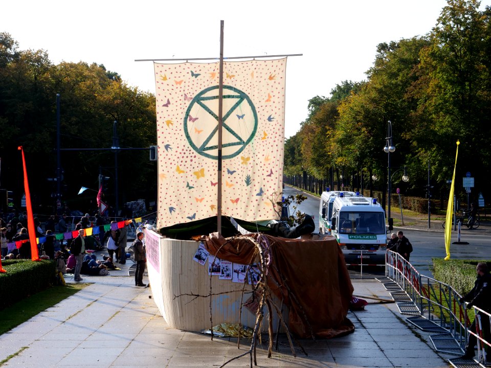 Extinction Rebellion blockade Großer Stern 2019-10-09 07