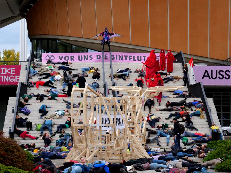 Extinction Rebellion action in front of Kongresshalle Berlin 40