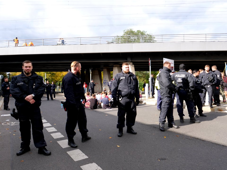 Extinction Rebellion blockade Alt-Moabit 2019-10-12 28