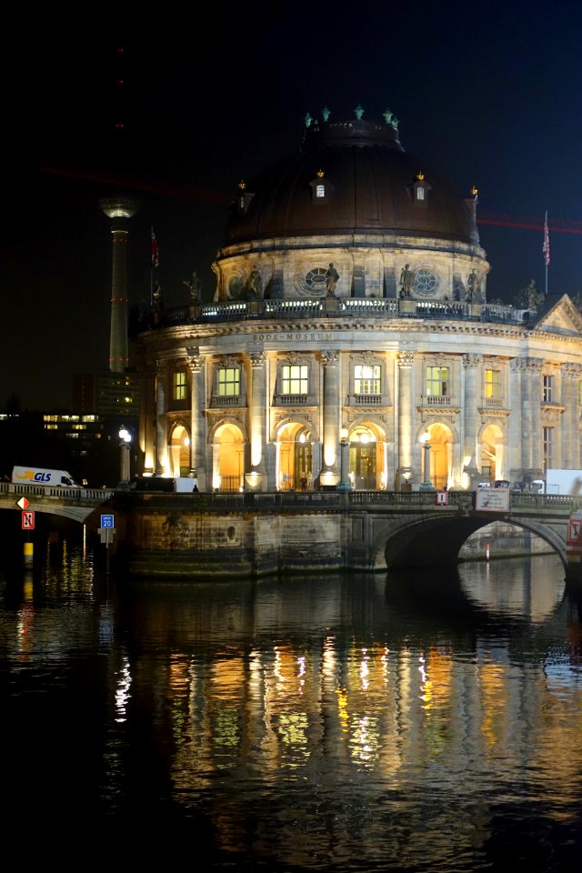 Exterior at night - Bode-Museum - DSC03748