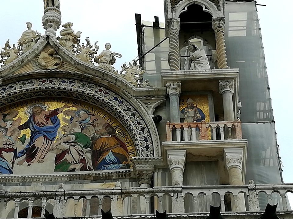 Exterior of St. Mark's Basilica 2017 01
